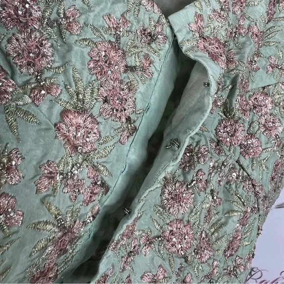 Top embroidered sequins floral flowers cropped Green Floral Women's Top - Picture 5 of 7